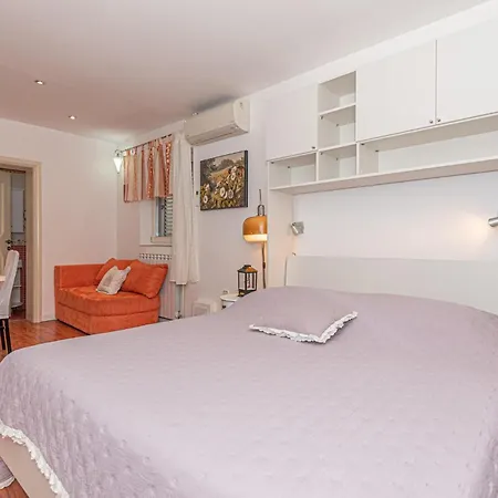 Augusta Senoe Vi Apartment *